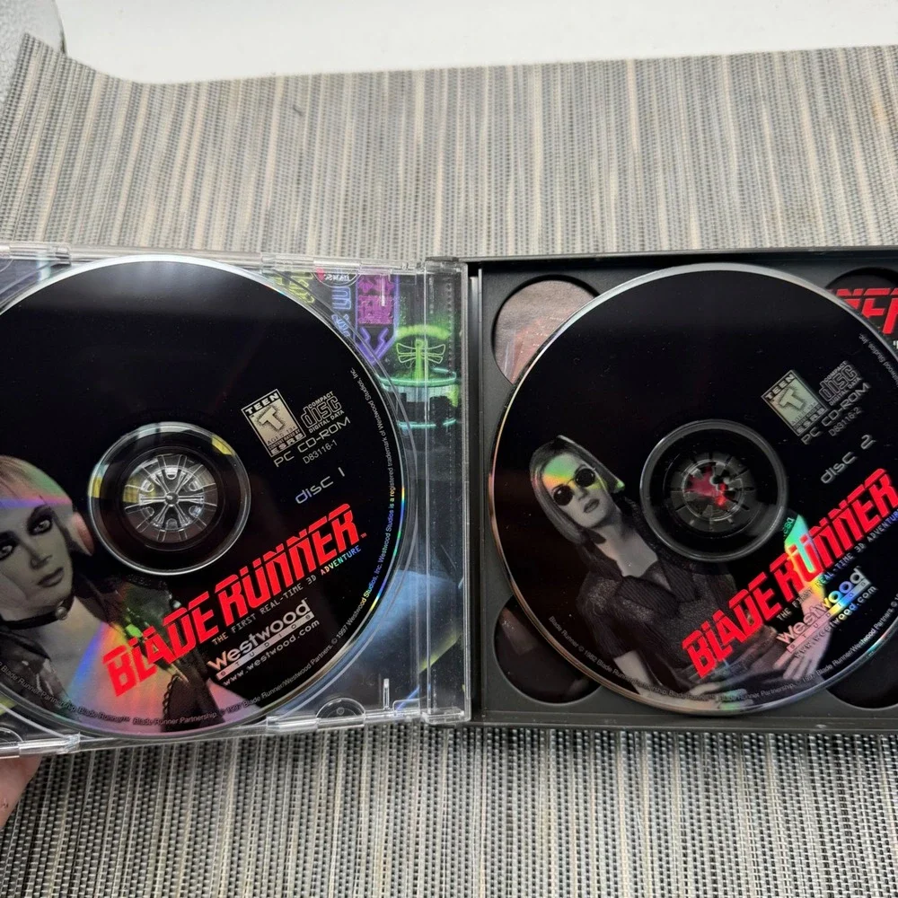 Blade Runner PC Game 1997 Westwood Studios 4-Disc Set Windows 95 NT‎ Vtg CD-ROM
